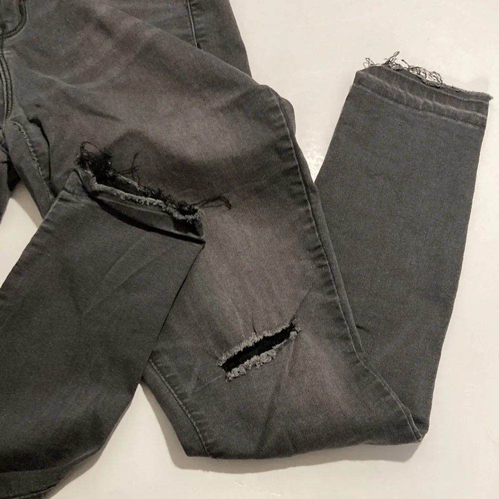 Distressed Rockstar Jeans - Picture 4 of 4